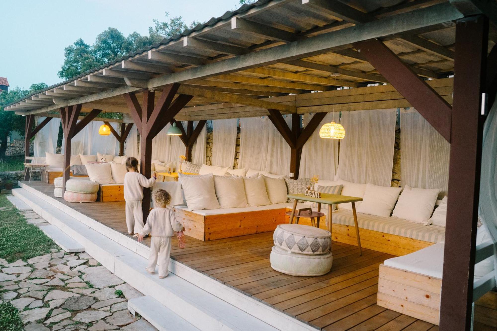 Eco Aparthotel The Dreamers'S Club Lumbarda Bagian luar foto