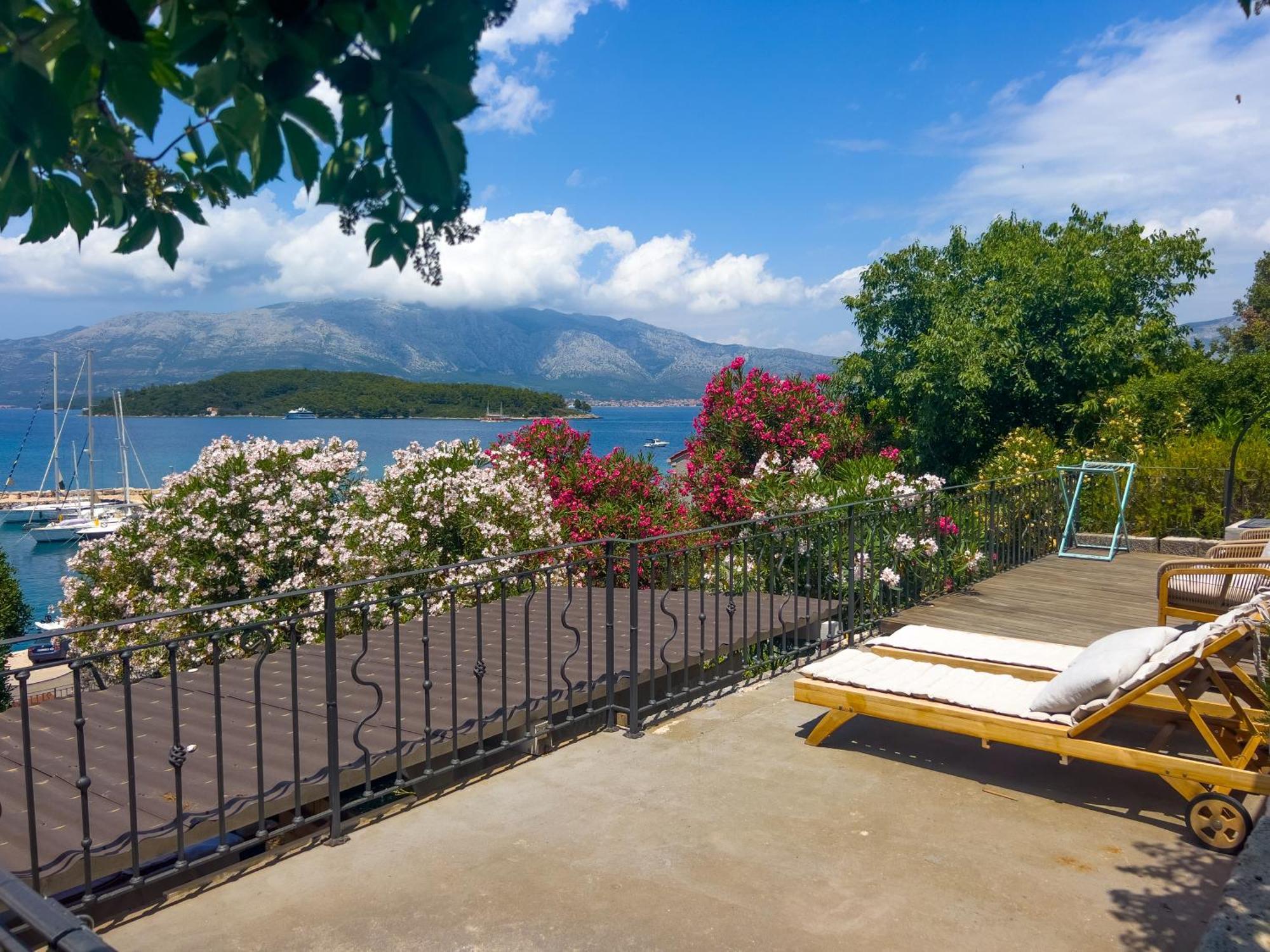 Eco Aparthotel The Dreamers'S Club Lumbarda Bagian luar foto