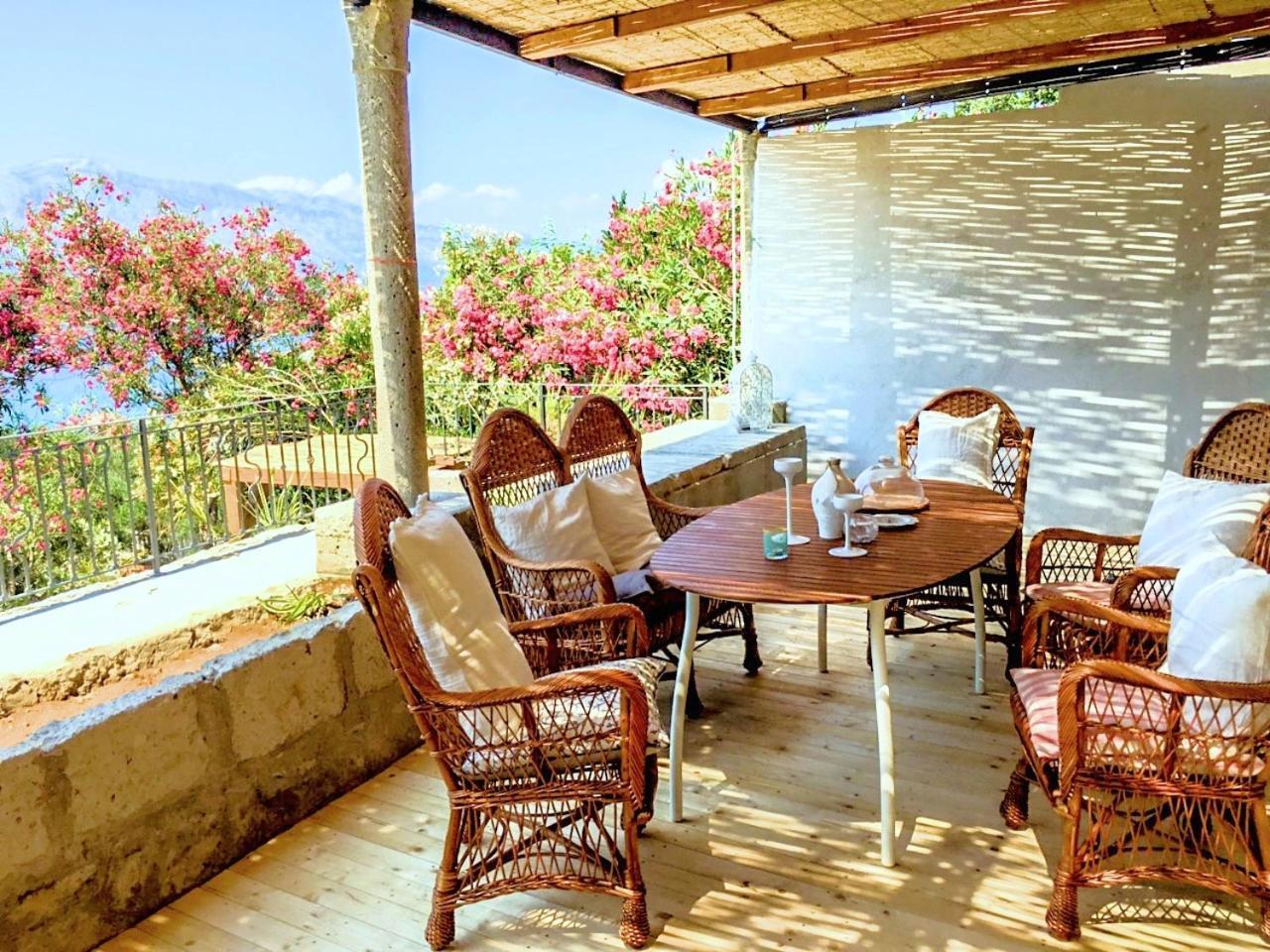 Eco Aparthotel The Dreamers'S Club Lumbarda Bagian luar foto