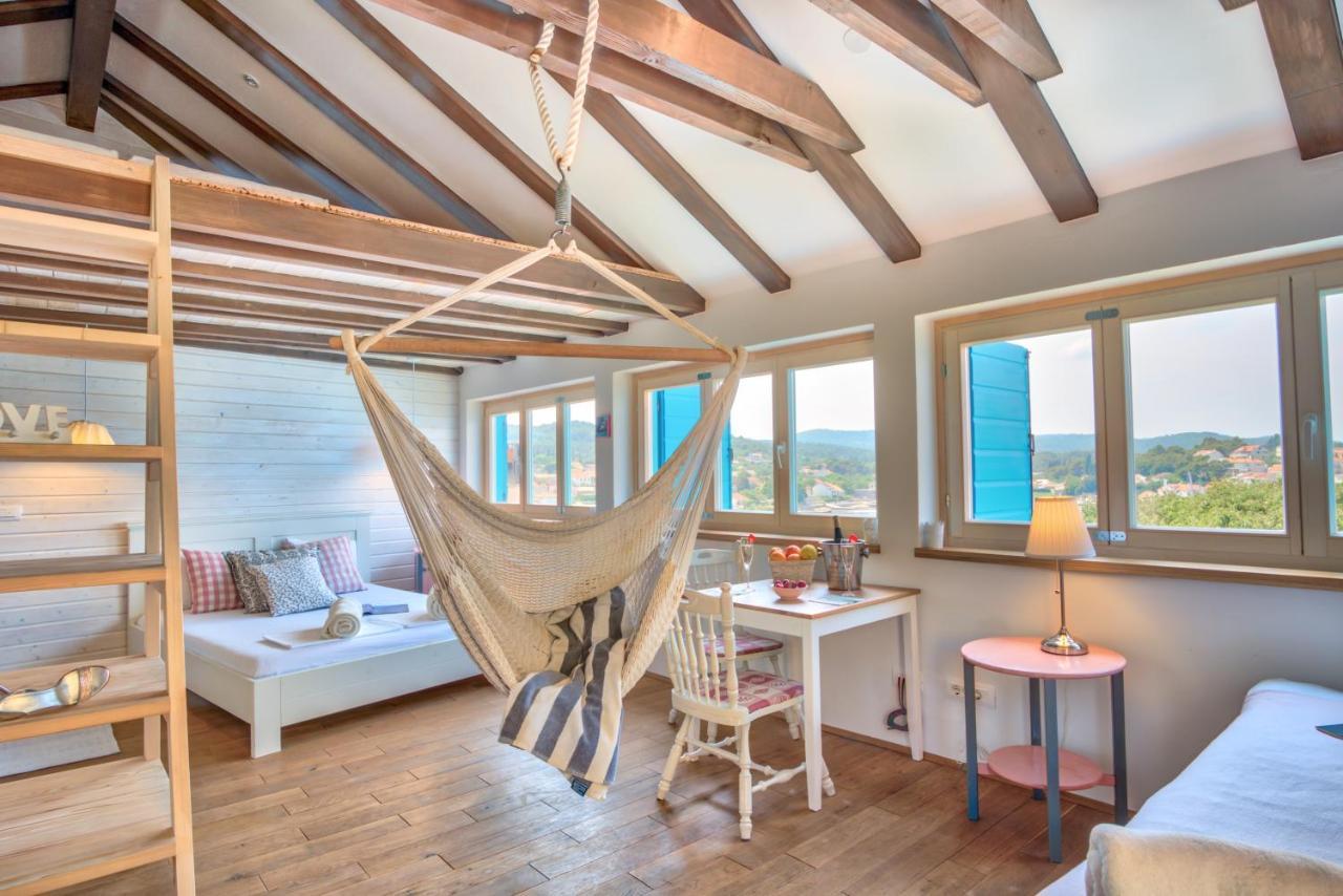 Eco Aparthotel The Dreamers'S Club Lumbarda Bagian luar foto