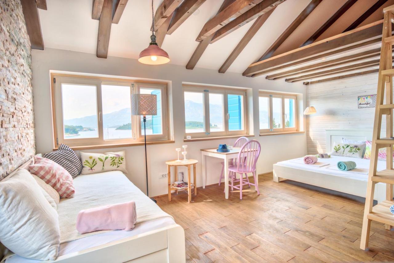 Eco Aparthotel The Dreamers'S Club Lumbarda Bagian luar foto